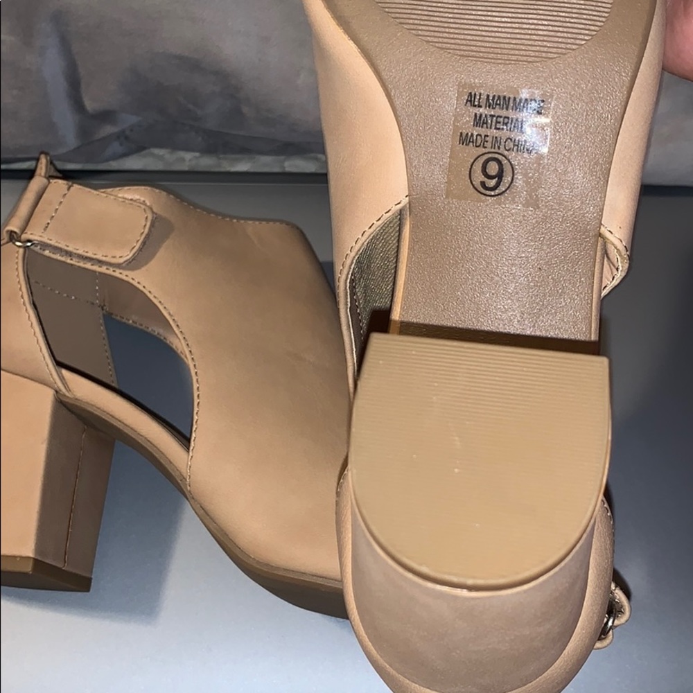 Heels - Picture 3 of 3
